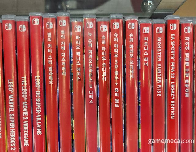 중고 취급 매장에서는 여러 마리오 IP 게임 타이틀이 관심을 받았다 (사진: 게임메카 촬영)