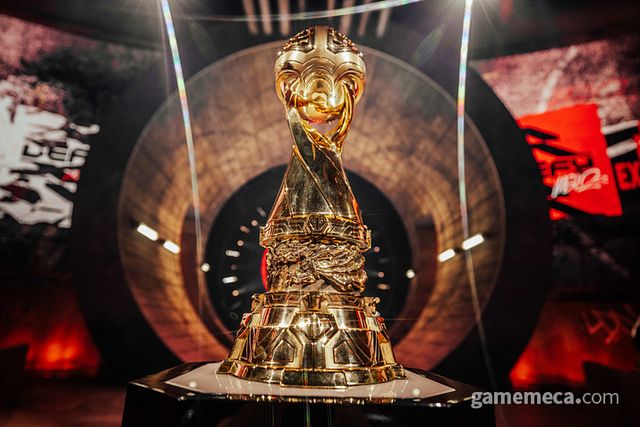 MSI 우승 트로피 (사진제공: 라이엇 게임즈)