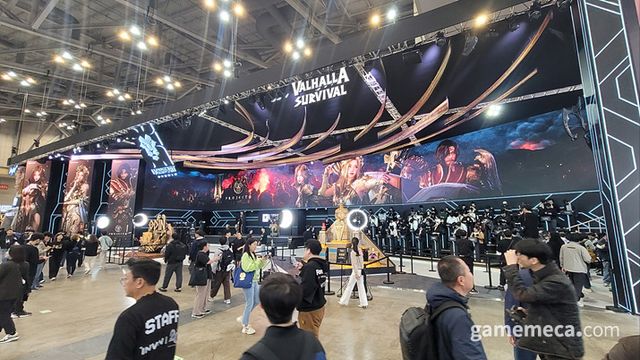 행사장 좌측 안쪽에 자리한 라이온하트 스튜디오 부스 (사진: 게임메카 촬영)