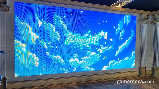 티저 영상이 재생되는 전광판 (사진: 게임메카 촬영)