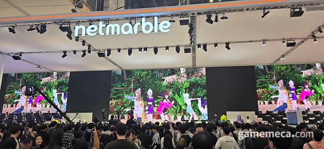 본격적인 방송 시작 전에는 이세계아이돌 뮤직 비디오가 등장해 대기 중인 인파의 환호성 소리가 