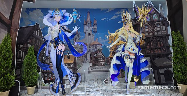 단정한 하얀 부스 속 다채로운 콘텐츠를 만나볼 수 있는 웹젠 부스는 벡스코 제1전시장에서 만나볼 수 있다 (사진: 게임메카 촬영)