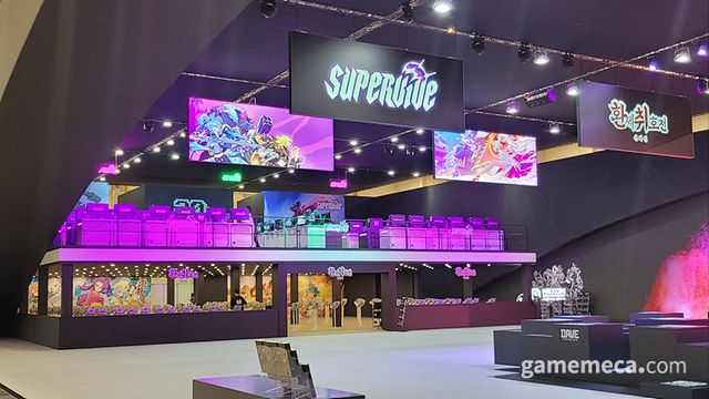 카잔과 오버킬 부스 맞은 편에는 슈퍼바이브와 환세취호전 온라인이 유저들을 맞이할 준비를 마쳤다 (사진: 게임메카 촬영)