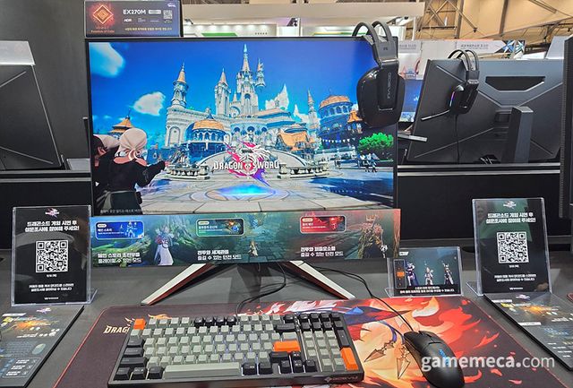 대기열을 지나 입장하면 키보드/마우스 조작을 지원하는 시연대를 만나볼 수 있다 (사진: 게임메카 촬영)