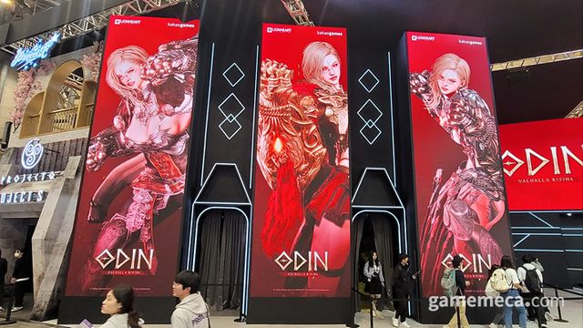 전광판에는 오딘과 4가지 신작들이 순차적으로 나오고 있었다 (사진: 게임메카 촬영)