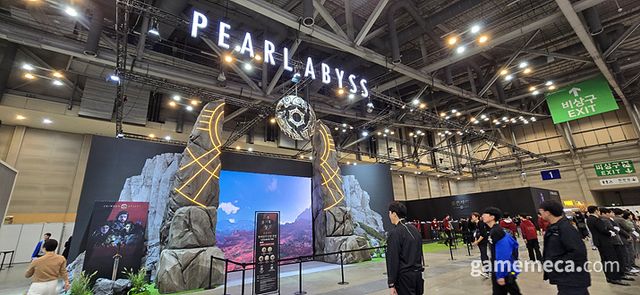 지스타 2024 BTC 제1관에 열린 펄어비스 붉은사막 테마 부스 (사진: 게임메카 촬영)