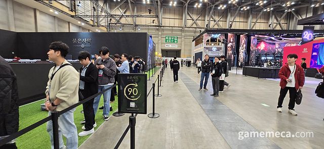 지스타 개막 직후에는 다소 휑해 보였지만 (사진: 게임메카 촬영)