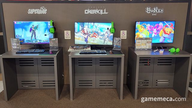 한 쪽에 마련된 시연대를 지나면 (사진: 게임메카 촬영)