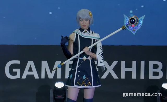 연이어 금손 코스플레이어들이 등장했다 (사진: 게임메카 촬영)