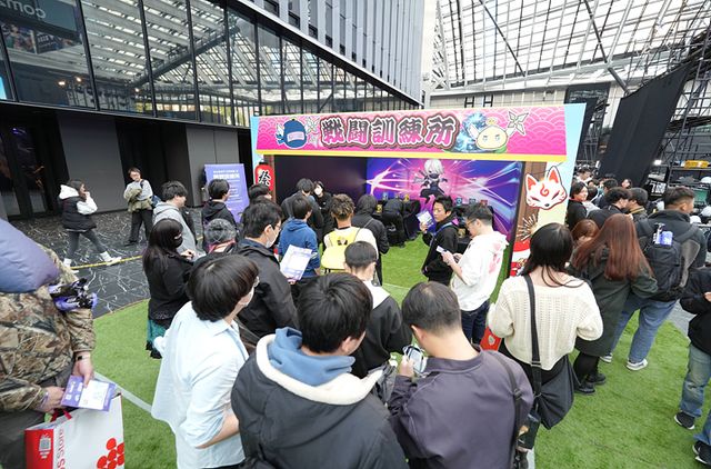 바로 옆에는 여러 미니게임 이벤트 부스가 준비돼 있다 (사진제공: 컴투스)