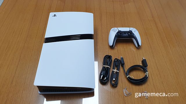 유례없이 비싼 가격으로 논란을 산 PS5 Pro (사진: 게임메카 촬엉)