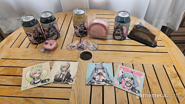 음료를 주문하면 에이드와 프리바티가 그려진 컵코스터를 선물로 받을 수 있습니다 (사진: 게임메카 촬영)