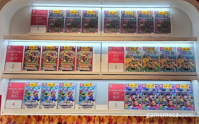 매년 가정의 달 특수를 누리던 닌텐도 타이틀은 지난 달 예상과 조금도 다르지 않은 결과를 보여줬다 (사진: 게임메카 촬영)