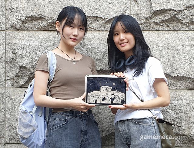 문스튜게임즈 이윤선 AD(좌)와 이주희 디렉터(우) (사진: 게임메카 촬영)