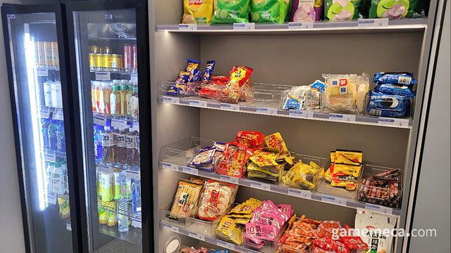 PC방에 빠질 수 없는 먹거리가 반겨준다 (사진:게임메카 촬영)