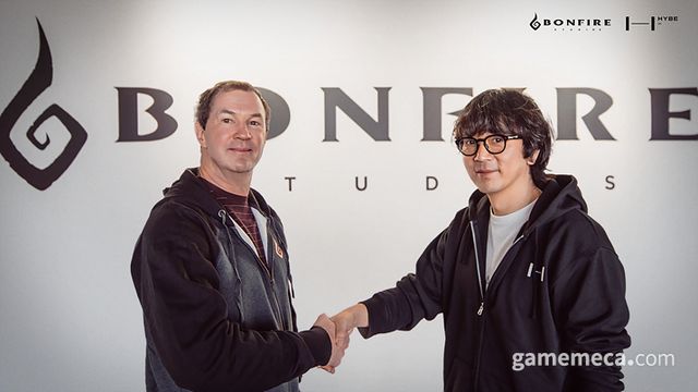 본파이어 스튜디오 롭 팔도 대표(좌), 하이브IM 정우용 대표(우) (사진제공: 하이브IM)