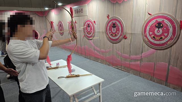 직접 체험해볼 수 있는 이벤트로 구성된 원신 부스 (사진: 게임메카 촬영)