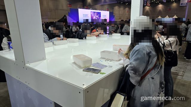 자신이 직접 굿즈를 만들어 볼 수 있는 DIY 코너 (사진: 게임메카 촬영)