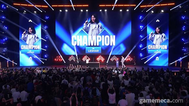 EVO 프랑스 스트리트파이터 6 우승을 차지한 DRX '레샤' (사진출처: EVO 공식 유튜브 채널)