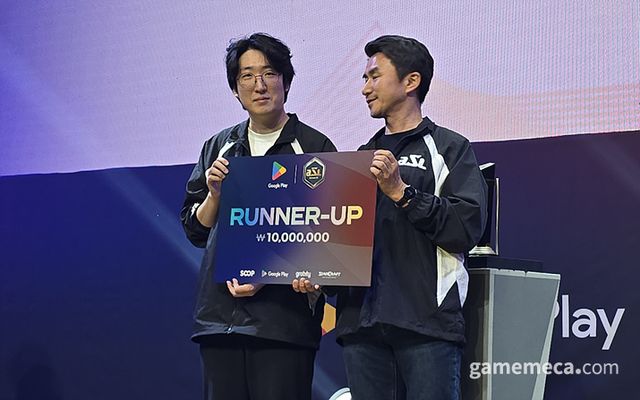 준우승을 차지한 장윤철 선수(좌) (사진: 게임메카 촬영)