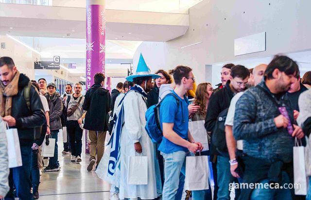 수많은 소환사들이 현장에서 다양한 이벤트를 즐기며 현장을 더욱 뜨겁게 만들었다 (사진제공: 컴투스)