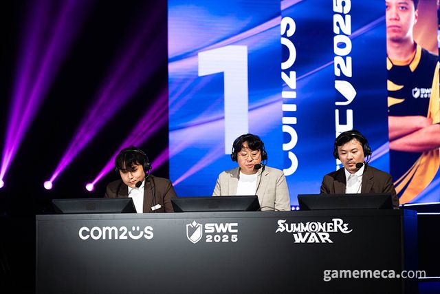 SWC2025 월드 파이널 중계진 (사진제공: 컴투스)
