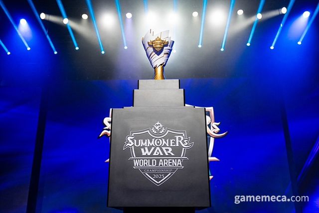 세계 최고의 챔피언을 가리는 현장에 유럽에서 온 수많은 소환사들이 자리했다 (사진제공: 컴투스)