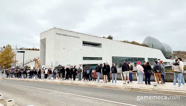 엄청난 수의 입장 대기열이 현장의 열기를 증명했다 (사진제공: 컴투스)