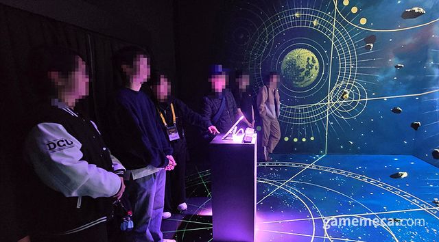 다면 스크린으로 구성된 관람부스에서 압도적인 경험을 할 수 있다 (사진: 게임메카 촬영)