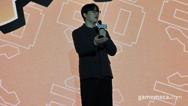 던파 페스티벌 현장에 등장한 박종민 디렉터 (사진: 게임메카 촬영)