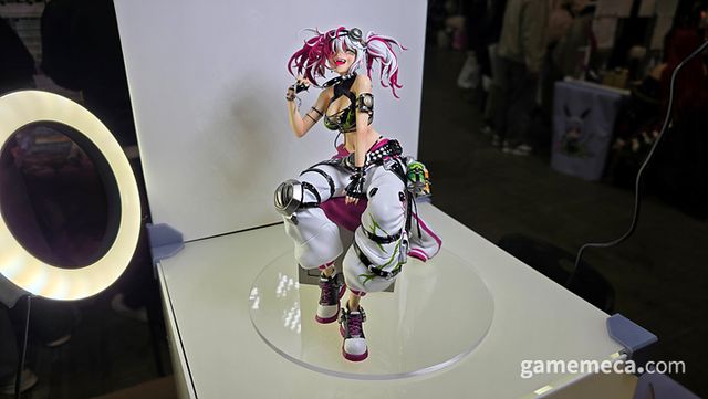 귀엽고 예쁜 2차 창작 굿즈가 모여 있습니다 (사진: 게임메카 촬영)