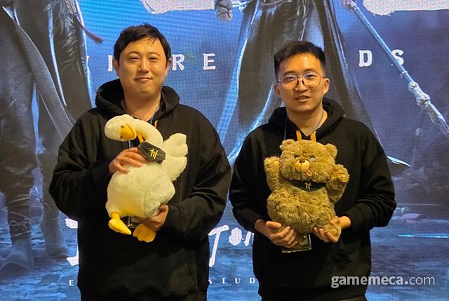 쇼케이스에 참석한 넷이즈 이세영 총괄(좌)와 에릭 정 헤드(우) (사진: 게임메카 촬영)