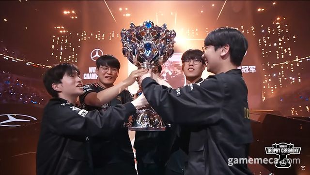 2025 리그 오브 레전드 월드 챔피언십에서 우승한 T1 (사진출처: LCK 공식 유튜브 채널 갈무리)