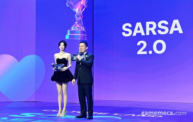 왼쪽부터 스트리머 박틸다, SOOP 서수길 대표 (사진제공: SOOP)