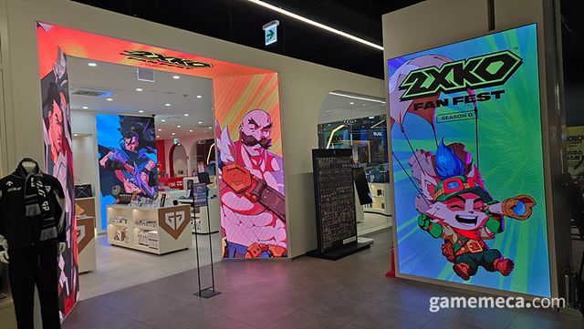 입구부터 화려하게 홍보 중인 2XKO (사진: 게임메카 촬영)