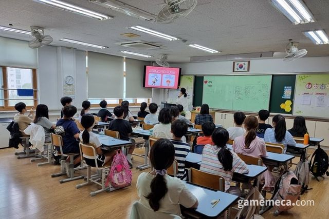 굿게이머 교실 게임 과몰입 예방 교육 현장 사진 (사진제공: 웹젠)