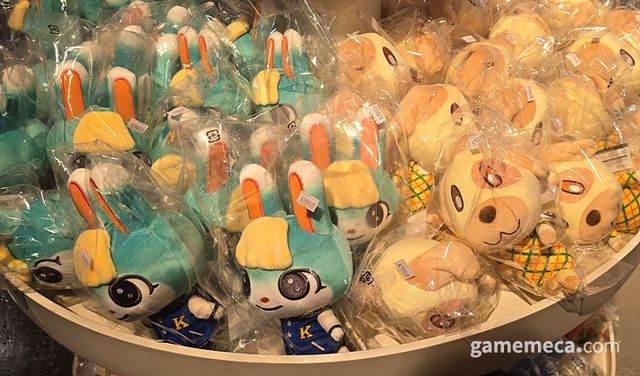 닌텐도 스위치 2(가제) 출시 전까지는 굿즈 중심의 판매가 이어질 전망이다 (사진: 게임메카 촬영)