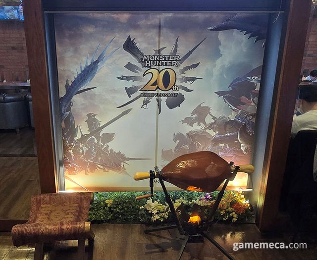 몬스터 헌터 시리즈 20주년을 기념으로 한 고기굽기 포토존이나 (사진: 게임메카 촬영)