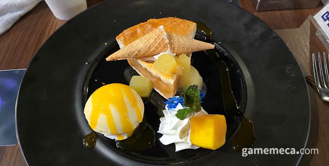 후식으로 주문한 것은 레 다우의 섬뢰 애플파이 메뉴 (사진: 게임메카 촬영)