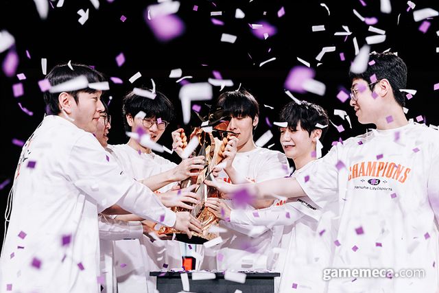 퍼스트 스탠드 초대 우승을 차지한 한화생명e스포츠 (사진제공: 라이엇 게임즈)