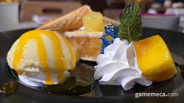 망고, 사과, 미니 콘 등으로 핵심 컬러인 노란색을 살렸으며 (사진: 게임메카 촬영)