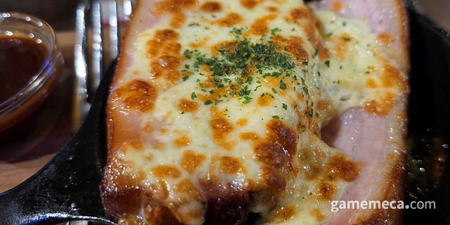 그래도 보다시피 고루 잘 구워져 있어 든든하게 먹기 좋은 메뉴라 할 수 있다 (사진: 게임메카 촬영)