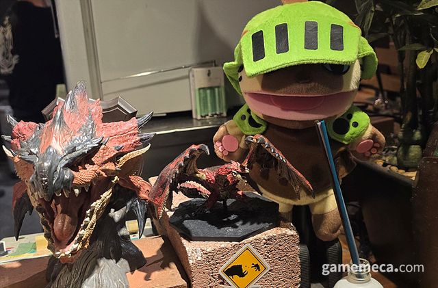 다채로운 몬스터와 아이루로 꾸며진 입구가 시선을 모은다 (사진: 게임메카 촬영)