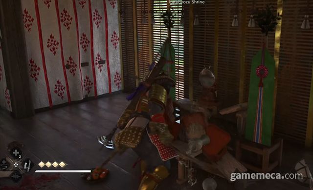 게임 내 신사에서는 여러 시설물을 파괴할 수 있다 (사진출처: )