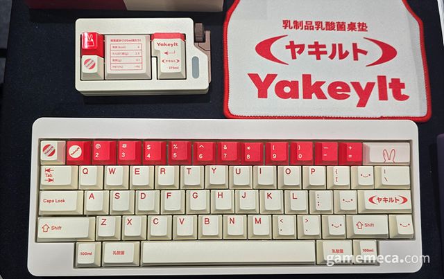 그래도 이 중 무엇보다 분위기를 바꾸기 쉬운 요소는 역시 키캡이라 할 수 있다. 이를 보여주듯 대부분의 부스에서 다양한 키캡 제품을 선보이고 있었다 (사진: 게임메카 촬영)