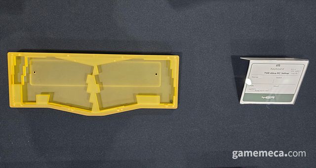 이와 같이 별도의 하우징부터 시작해 (사진: 게임메카 촬영)