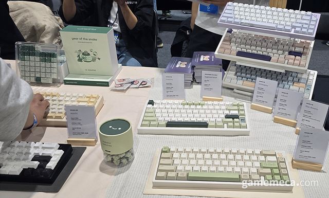 60~75% 중심의 미니 배열 키보드를 곧잘 만나볼 수 있었다 (사진: 게임메카 촬영)