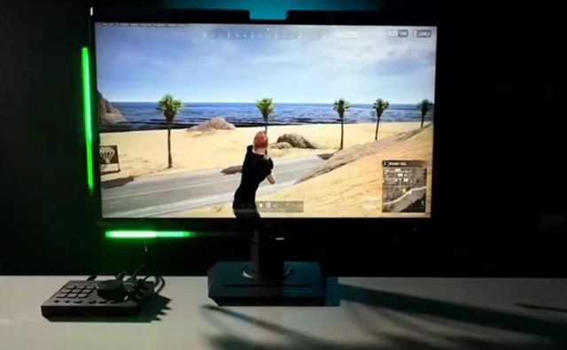 주변의 LED 빛이 발자국이나 총 소리 방향을 알려준다 (사진출처: 틱톡 영상 갈무리)