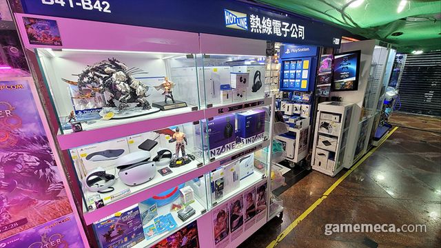 게임 매장만큼은 환한 불빛을 비추며 영업 중이었다 (사진: 게임메카 촬영)