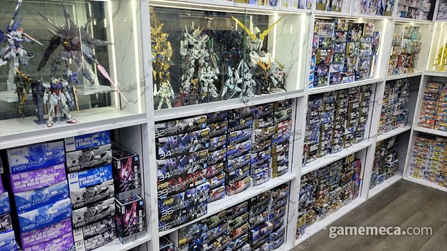건담 프라모델을 파는 곳이었다. 건담은 언제나 옳지 (사진: 게임메카 촬영)